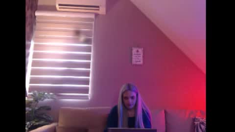 A girl online show from March 2026 08:26:33 AM