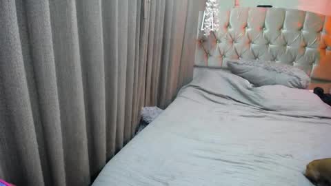 Snapshot of dreams_sophi chatting on June 2026 03:51:02 AM Sophia online show from June 2026 03:51:02 AM