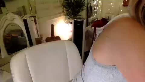 Bluejay0713 online show from October 2025 08:37:01 AM