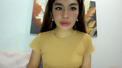 Snapshot of dripqueenxoxo chatting on May 2026 06:19:01 AM miss. Erika online show from May 2026 06:19:01 AM
