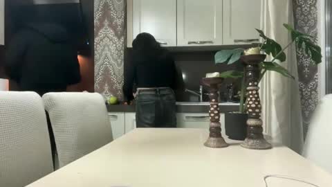 Dr. Resa online show from February 2025 08:33:02 PM