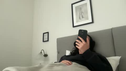 Snapshot of drresa chatting on March 2026 06:17:01 AM Dr. Resa online show from March 2026 06:17:01 AM