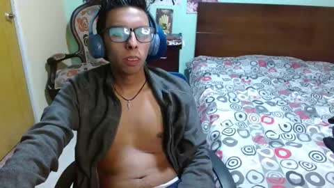 Snapshot of dtwink0310 chatting on November 2025 02:33:02 AM David online show from November 2025 02:33:02 AM