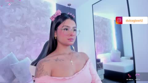 Snapshot of dulce_glow_ chatting on June 2026 09:19:01 PM D U L C E online show from June 2026 09:19:01 PM