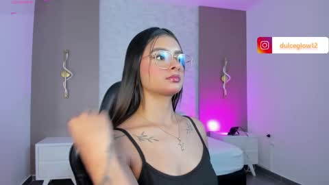 Snapshot of dulce_glow_ chatting on June 2026 08:09:01 PM D U L C E online show from June 2026 08:09:01 PM
