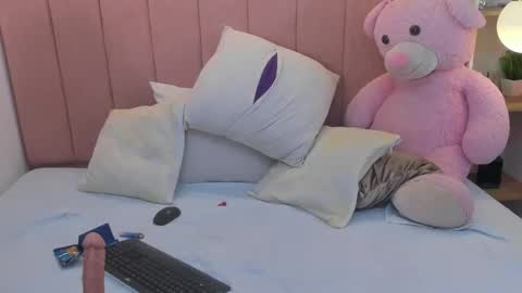 Snapshot of dulce_morbida chatting on December 2025 05:20:02 PM Dulce Morbida online show from December 2025 05:20:02 PM