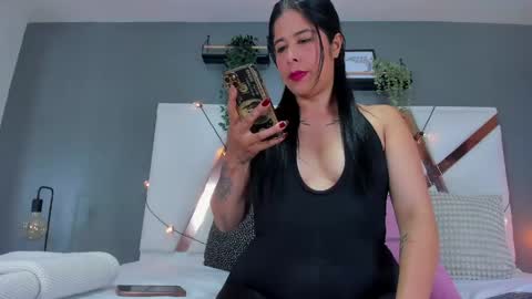 Snapshot of dulceaurora_ chatting on April 2026 02:58:01 AM DULCE AURORA online show from April 2026 02:58:01 AM