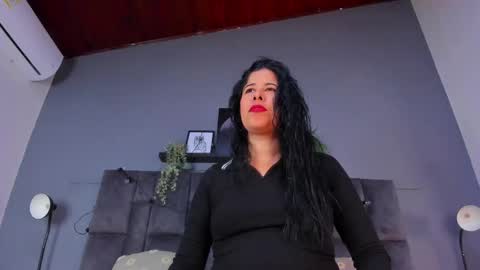 Snapshot of dulceaurora_ chatting on May 2026 01:24:02 AM DULCE AURORA online show from May 2026 01:24:02 AM