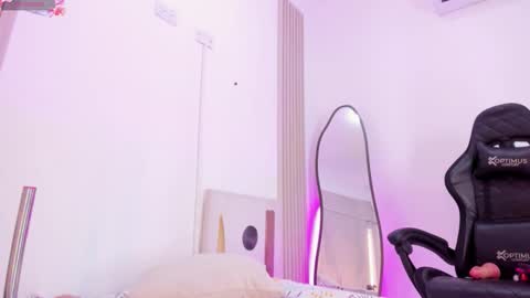 dulcelola_ online show from March 2026 02:42:02 PM