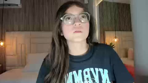 dulcevela online show from September 2025 10:43:01 PM