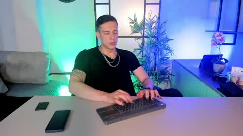 Dustin Sonne online show from April 2026 03:37:01 AM