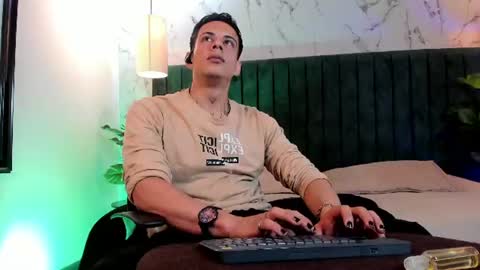 Dustin Sonne online show from July 2026 03:31:02 AM
