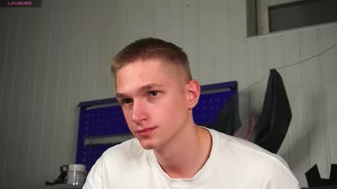 Dustyn online show from October 2025 04:41:01 PM