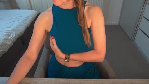 Ambertje040 online show from November 2025 08:13:02 AM