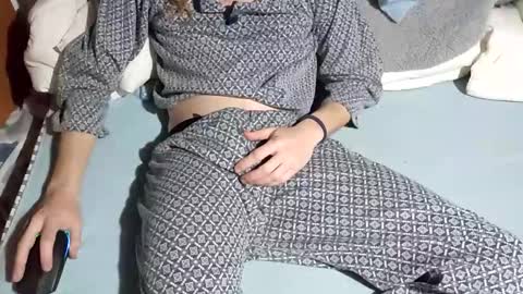 Snapshot of dv3nd3 chatting on January 2026 06:35:02 PM dv3nd3 online show from January 2026 06:35:02 PM