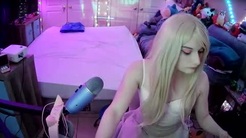 DvaDaisy online show from January 2025 10:01:01 PM