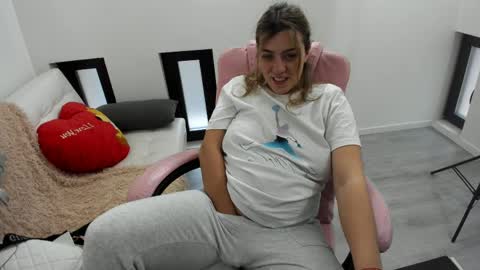 dayana online show from April 2026 04:33:02 AM