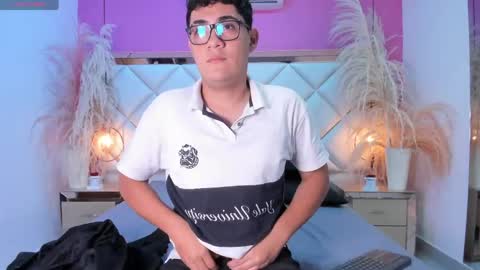 Snapshot of dylan_luxe chatting on April 2026 02:39:02 AM Dylan online show from April 2026 02:39:02 AM