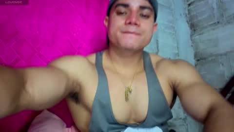 Snapshot of dylangusss chatting on January 2026 01:18:01 AM Dylangusss online show from January 2026 01:18:01 AM