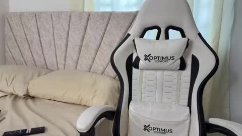 Snapshot of dylangusss chatting on April 2026 11:44:02 AM Dylangusss online show from April 2026 11:44:02 AM