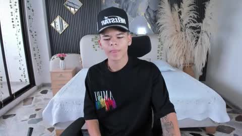 dylanroyce_ online show from March 2026 12:43:02 PM