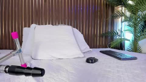 Call me Sofia online show from April 2026 07:58:02 PM