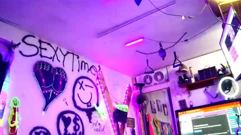 Snapshot of eandj8786 chatting on February 2025 05:47:02 PM Kryztal Klear Jaxx online show from February 2025 05:47:02 PM