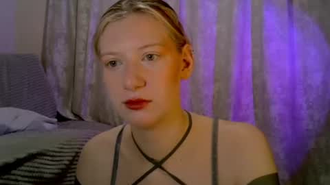Snapshot of earn_my_lily chatting on July 2026 07:44:01 AM Lily online show from July 2026 07:44:01 AM