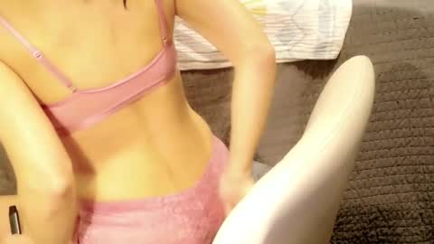 Snapshot of eatme_six9 chatting on May 2026 05:37:01 AM Six online show from May 2026 05:37:01 AM