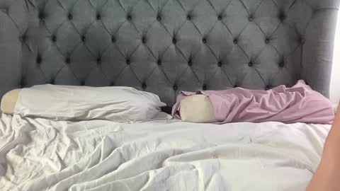 Nadia Ferreira  online show from January 2025 12:41:02 PM