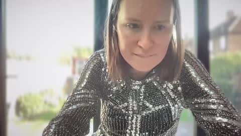 Nadia Ferreira  online show from February 2025 10:19:01 AM