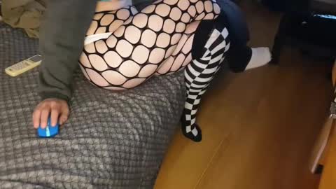 shy yoong cross online show from October 2025 10:25:02 PM