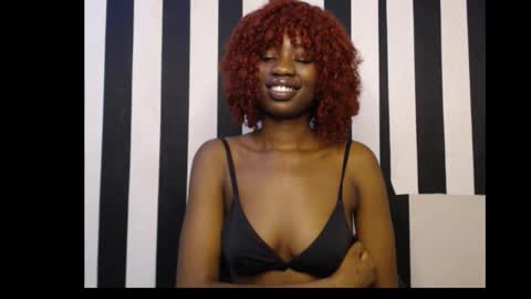 Snapshot of ebony_petitequeen chatting on October 2025 12:39:02 AM Ella online show from October 2025 12:39:02 AM