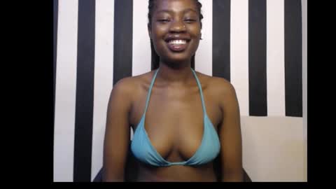 Snapshot of ebony_petitequeen chatting on November 2025 12:27:02 PM Ella online show from November 2025 12:27:02 PM