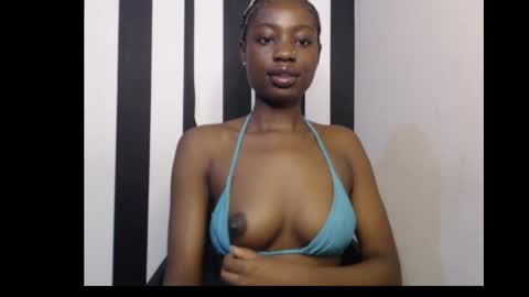 Snapshot of ebony_petitequeen chatting on November 2025 09:24:02 PM Ella online show from November 2025 09:24:02 PM