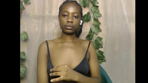 Snapshot of ebony_petitequeen chatting on November 2025 01:01:01 PM Ella online show from November 2025 01:01:01 PM