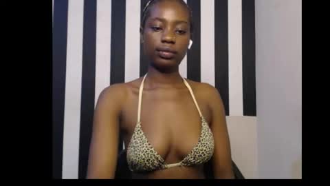 Snapshot of ebony_petitequeen chatting on December 2025 09:57:01 PM Ella online show from December 2025 09:57:01 PM