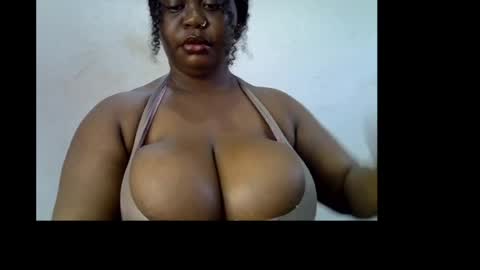 Snapshot of ebony_plumx12 chatting on April 2026 07:39:01 AM Prisy online show from April 2026 07:39:01 AM