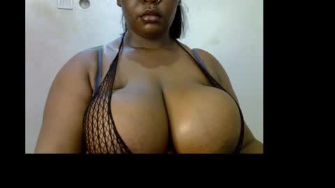 Snapshot of ebony_plumx12 chatting on May 2026 07:32:01 PM Prisy online show from May 2026 07:32:01 PM