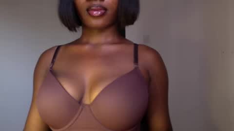Snapshot of ebony_pussy98 chatting on May 2026 11:06:01 AM delilah online show from May 2026 11:06:01 AM