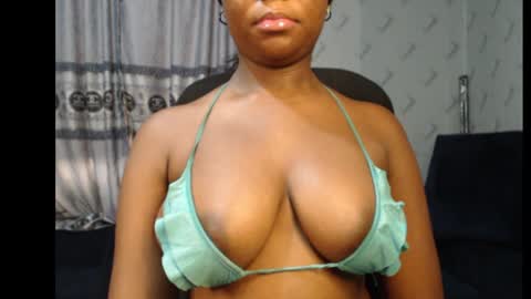 Snapshot of ebony_sexy_queen chatting on January 2025 06:59:01 AM Racheal online show from January 2025 06:59:01 AM