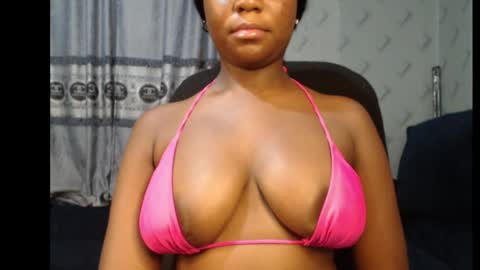 Snapshot of ebony_sexy_queen chatting on January 2025 07:28:01 PM Racheal online show from January 2025 07:28:01 PM