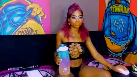 Snapshot of ebonydollx69 chatting on December 2024 02:28:02 AM Pearl online show from December 2024 02:28:02 AM