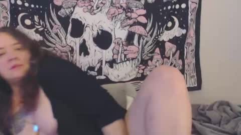 Snapshot of echosol17 chatting on March 2026 12:16:01 AM Weird Echo online show from March 2026 12:16:01 AM