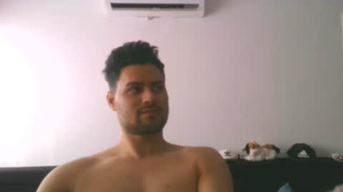 Snapshot of edgaroos chatting on February 2025 12:32:01 PM ZohanMohamed online show from February 2025 12:32:01 PM