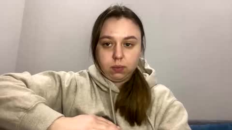 Snapshot of edina77 chatting on March 2026 04:00:02 PM Edina online show from March 2026 04:00:02 PM