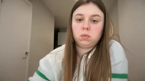 Snapshot of edina77 chatting on April 2026 03:17:02 PM Edina online show from April 2026 03:17:02 PM