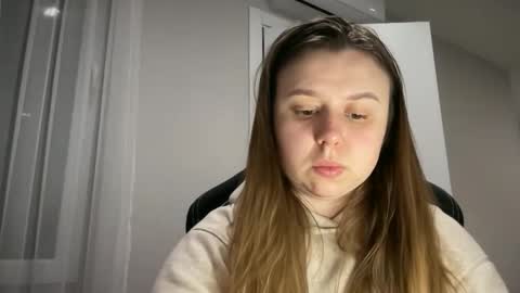 Snapshot of edina77 chatting on April 2026 06:36:02 PM Edina online show from April 2026 06:36:02 PM