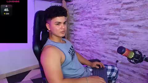 Snapshot of edward__clarck chatting on June 2026 04:58:02 AM EDWARD CLARCK online show from June 2026 04:58:02 AM