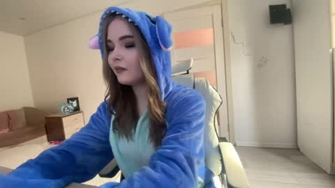 Lili online show from May 2026 06:18:02 AM